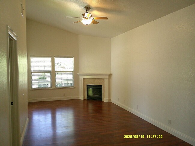 Foto del edificio - 1120 Tulip Ln