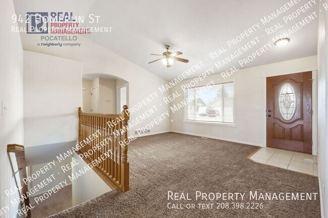 Building Photo - Beautiful 5 Bedroom 3 Bathroom Home -2 car...