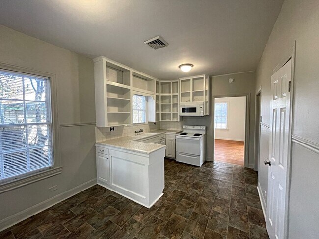 Building Photo - 2329 W. Lucas Dr., Beaumont TX 77707