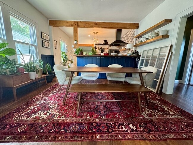 Building Photo - Renovated DTR Bungalow!
