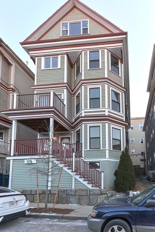Building Photo - 176 Hillside St