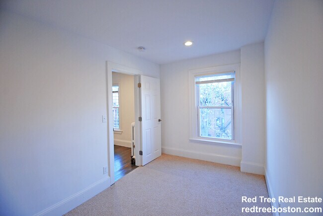 Foto del edificio - 225 Newbury St
