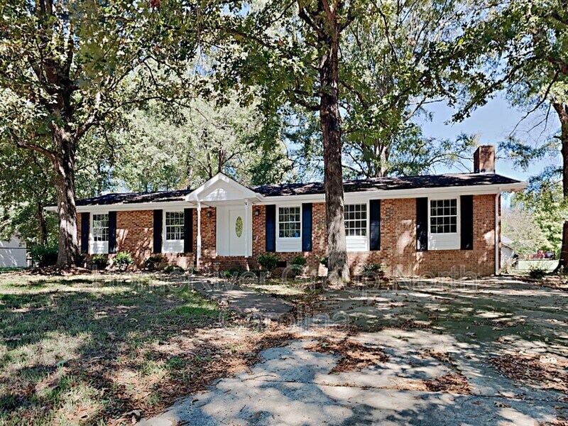 Primary Photo - 136 Old Meadowbrook Rd