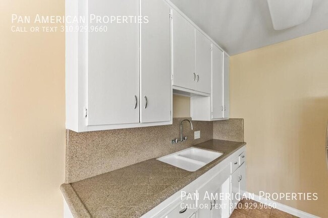 Building Photo - 5611 E 23rd St