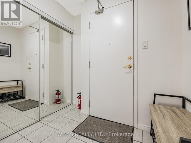 Building Photo - 300-300 Balliol St