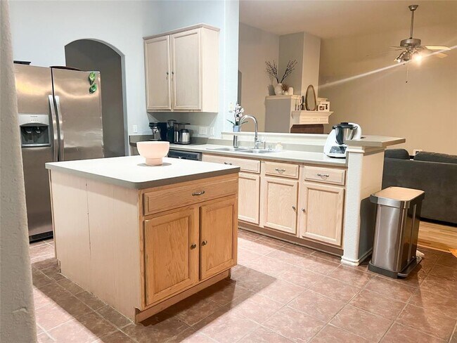 Building Photo - 4405 S Summercrest Loop