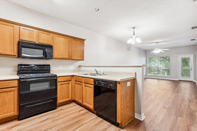 Building Photo - TOWNHOME IN WEST MOBILE