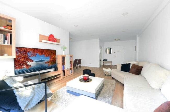 Building Photo - 2 bedroom in BRONX NY 10463