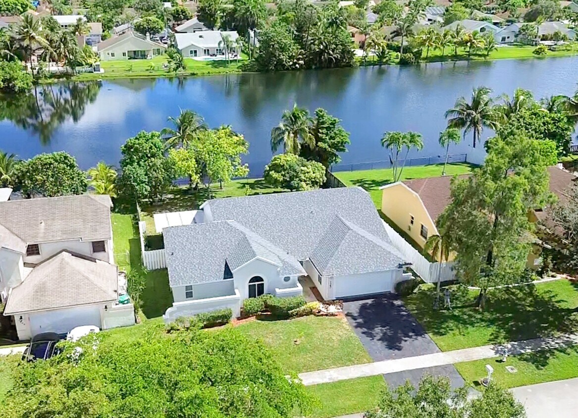 Primary Photo - 7360 NW 54th St