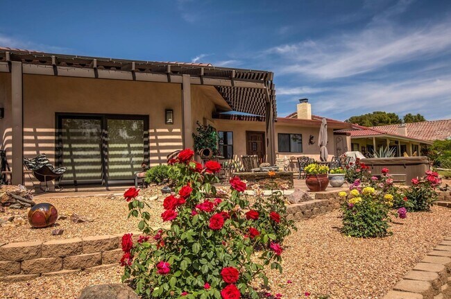 Building Photo - 28039 Fairacres Ln