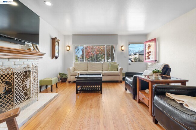 Foto del edificio - 4678 Whiting St