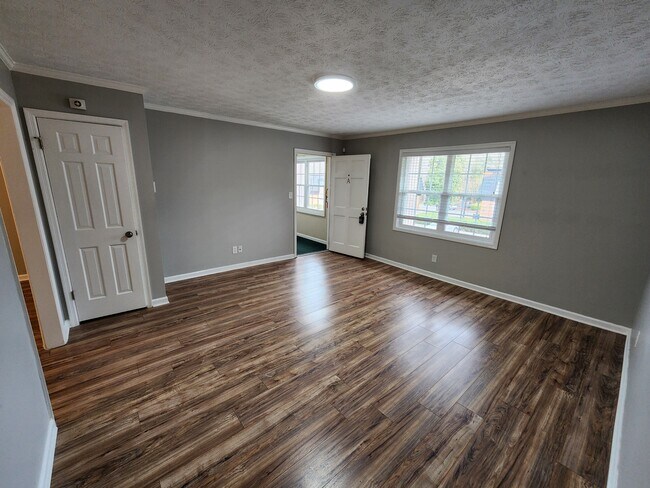 Foto del edificio - 365 Winding River Dr