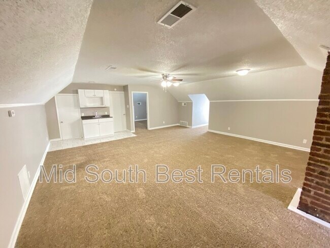 Building Photo - 532 S McLean Blvd