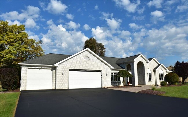 Building Photo - 11 Thomas Maria Cir