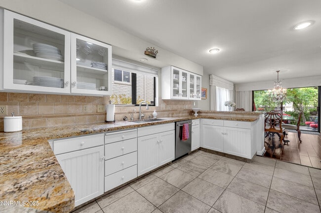 Building Photo - 4953 Lakeridge Terrace W