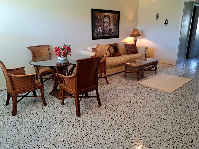 Foto del edificio - 2 br, 1.5 bath Condo - 425 30th Avenue Wes...