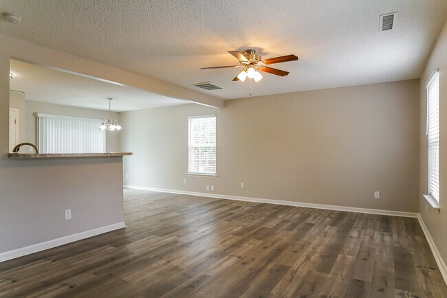 Building Photo - 4904 Silverdene St