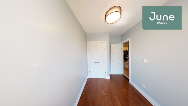 Building Photo - ROOM ONLY in 4-bed/2.0-bath Home