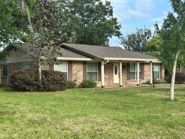 Building Photo - 2724 Lexington Dr