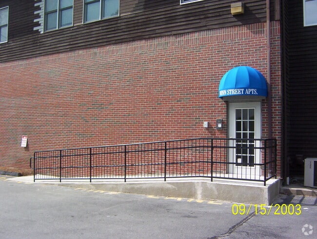 Building Photo - 65 Winn St