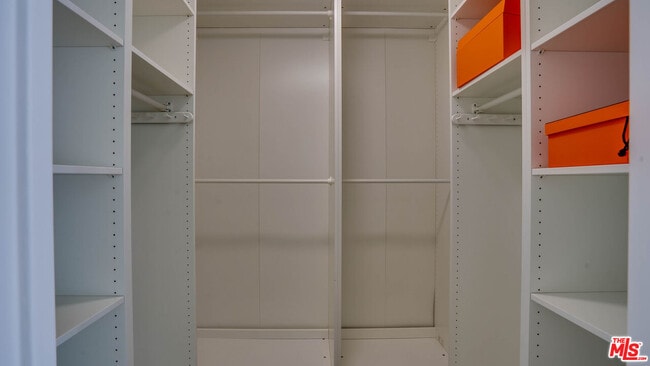 Building Photo - 10433 Wilshire Blvd