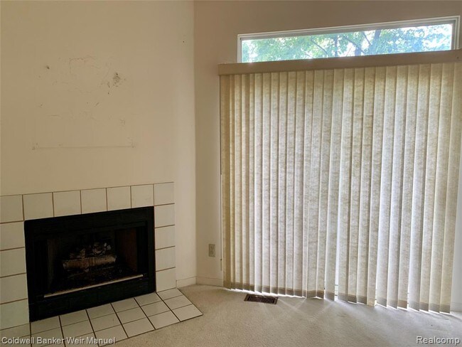 Building Photo - 41785 Independence Dr