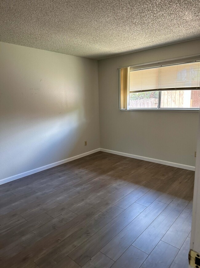 Building Photo - 1305 Oak Terrace Ct