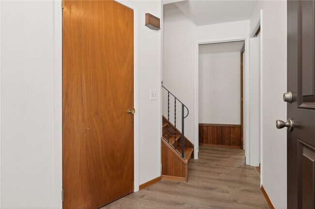 Foto del edificio - 14 Kingswood Dr