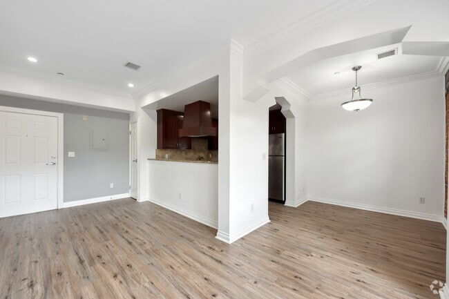 1BR, 1BA -650SF - 1236 N Flores St