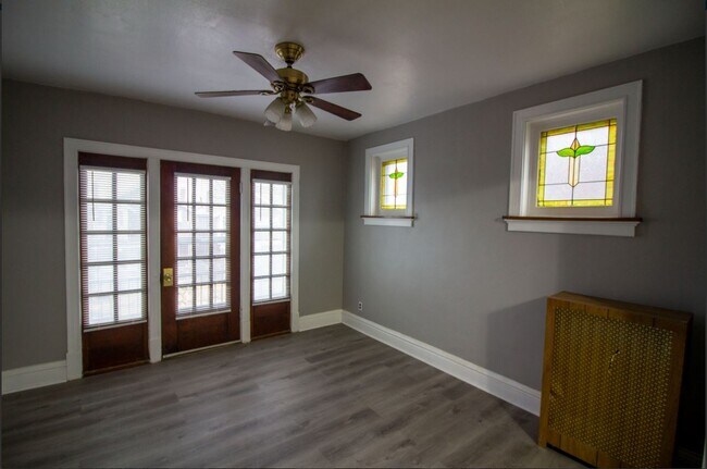 Building Photo - 4948 Mardel Ave