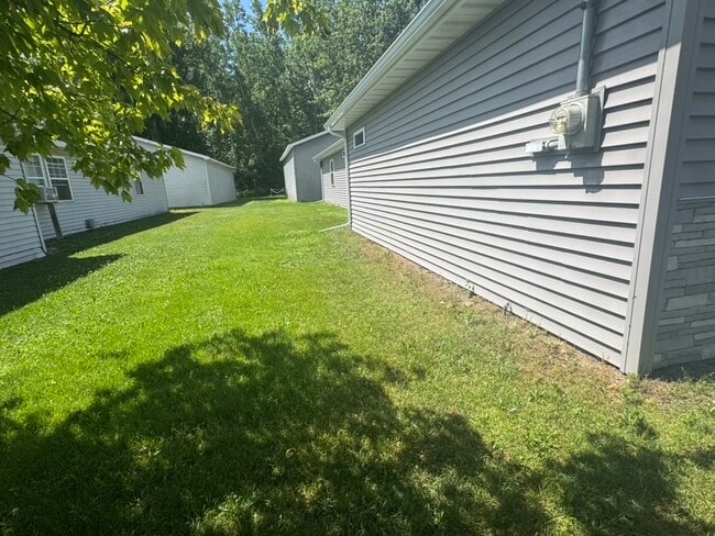 Building Photo - 12979 Roughys Dr