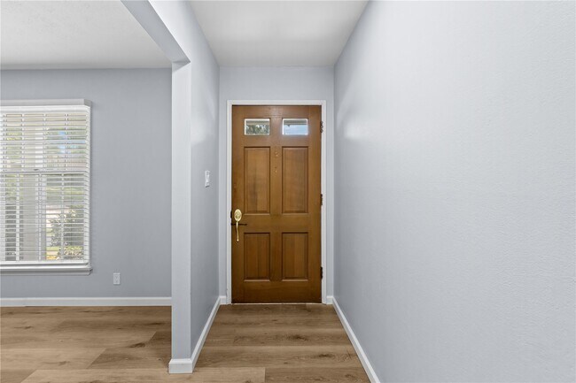 Foto del edificio - 24 Forest Crest Dr