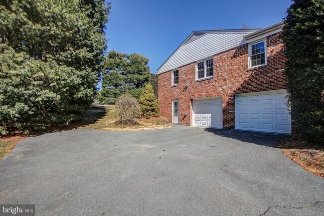 Foto del edificio - 9005 Eugene Dr