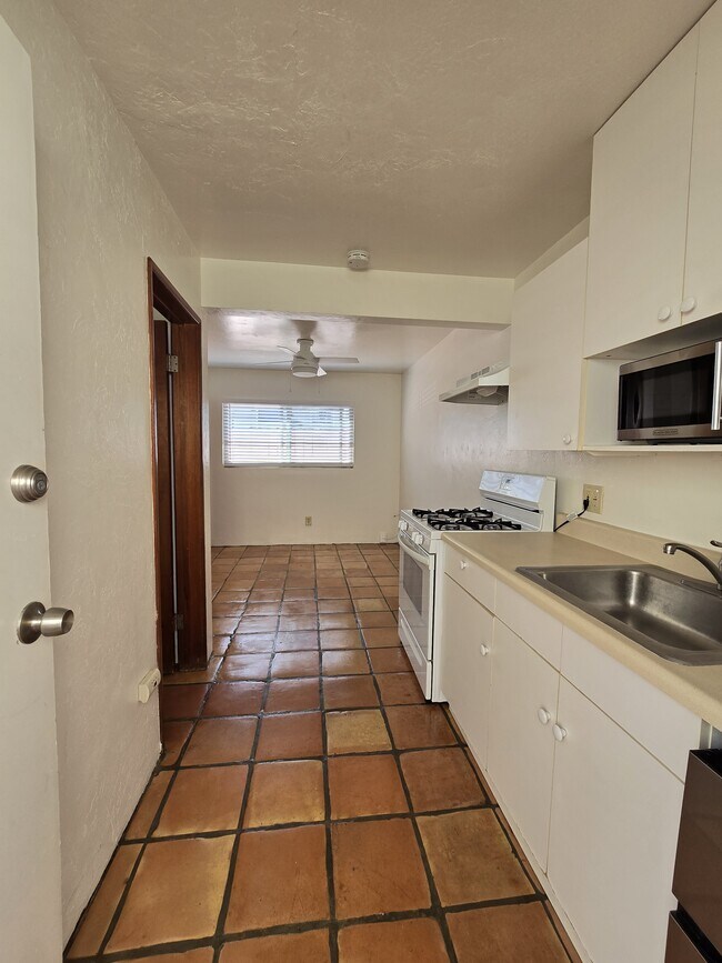 Building Photo - 760 Wave Crest Ct