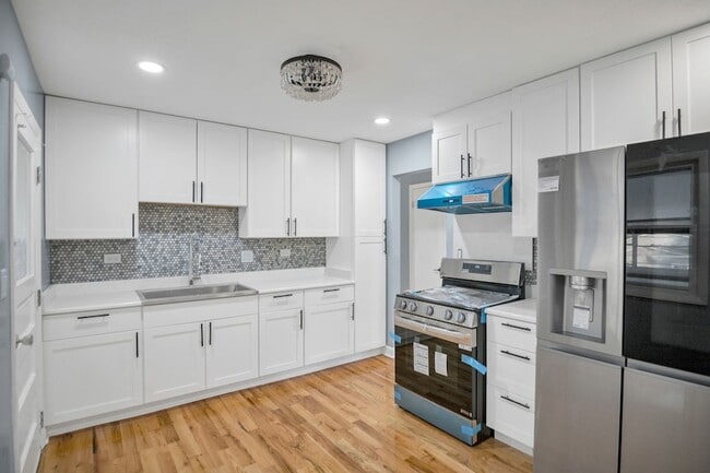 Foto del edificio - 7031 Glenwood Ln
