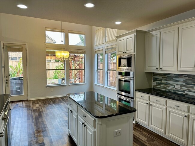 Foto del edificio - 928 Falcon Dr