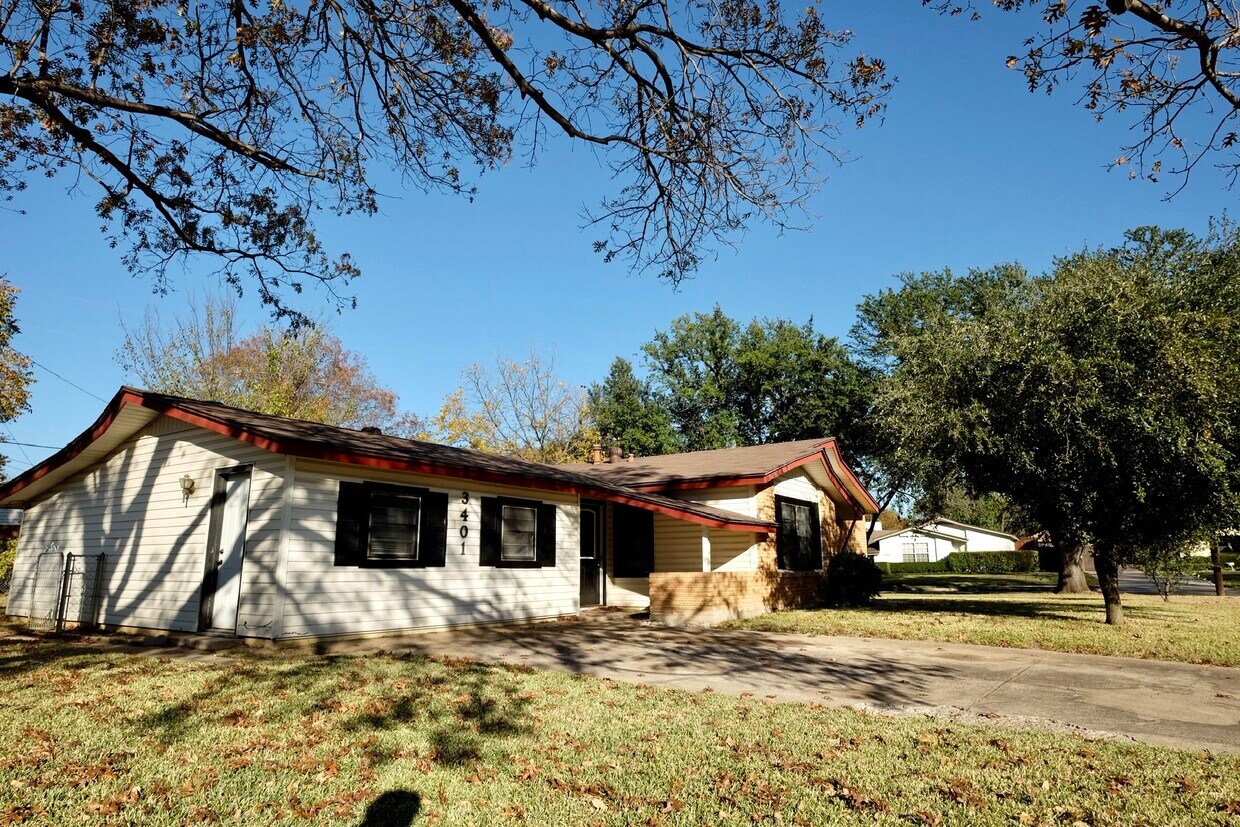 Foto principal - 3401 Princeton Dr