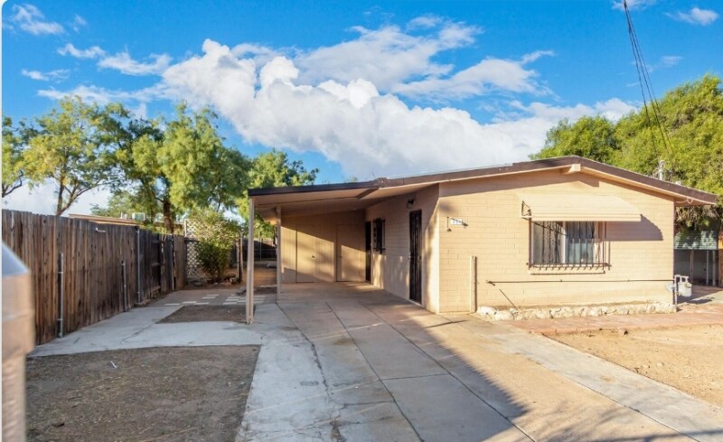 Primary Photo - 451 E Navajo Rd