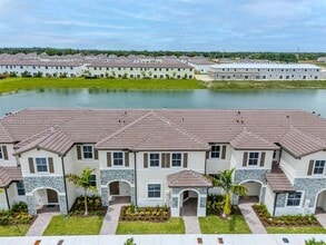 Building Photo - 2796 SE 26th Ave