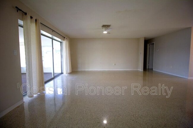Foto del edificio - 3900 14th Ln NE