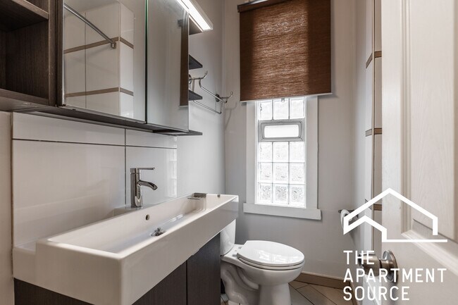 Foto del edificio - 2554 W Cortland St