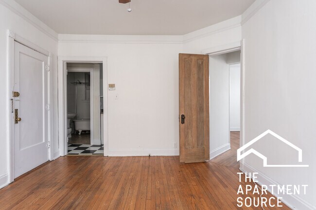 Foto del edificio - 4352 N Winchester Ave