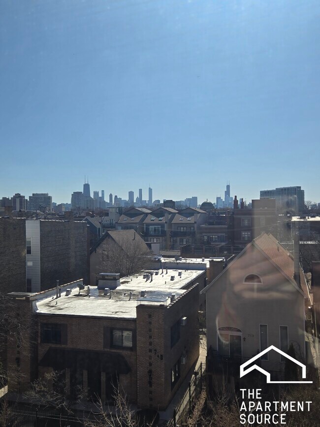 Foto del edificio - 722 W Diversey Pkwy