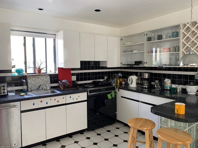 Building Photo - 13 Dodge St