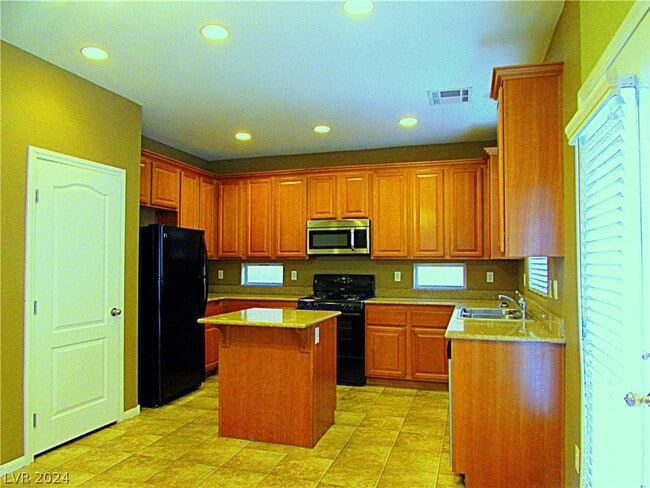 Building Photo - 673 Taliput Palm Pl