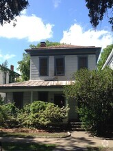 Building Photo - 511 W 37th St