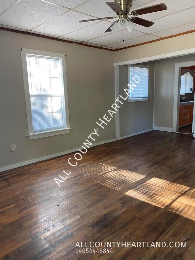 Foto del edificio - 219 W Kenworthy Ave