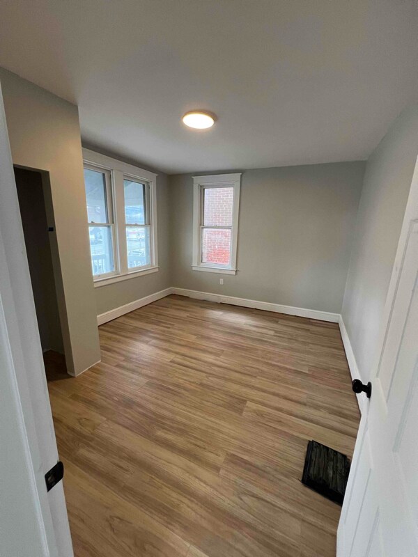 Foto del edificio - 1588 W King St