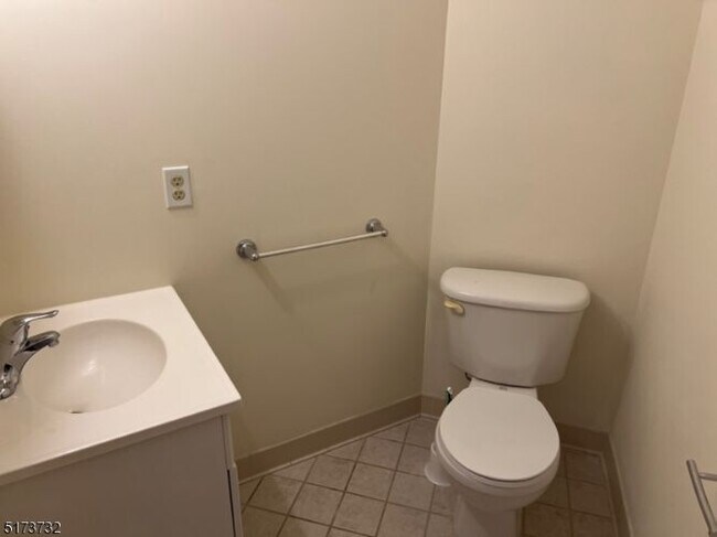 Building Photo - 29 Alden St