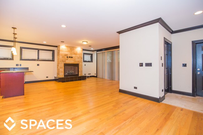 Foto del edificio - 6318 N Albany Ave